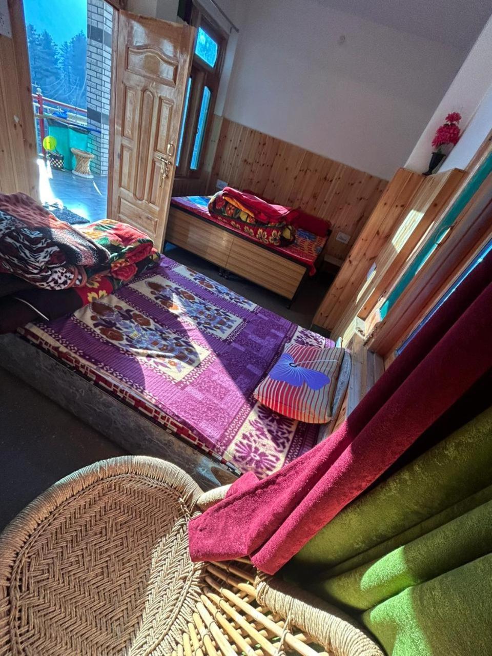 Snow View Guest House Kasol Kültér fotó
