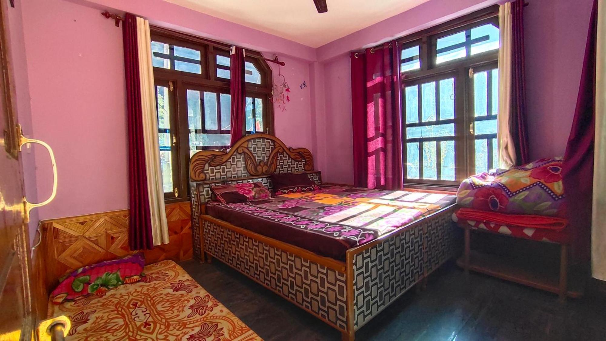 Snow View Guest House Kasol Szoba fotó