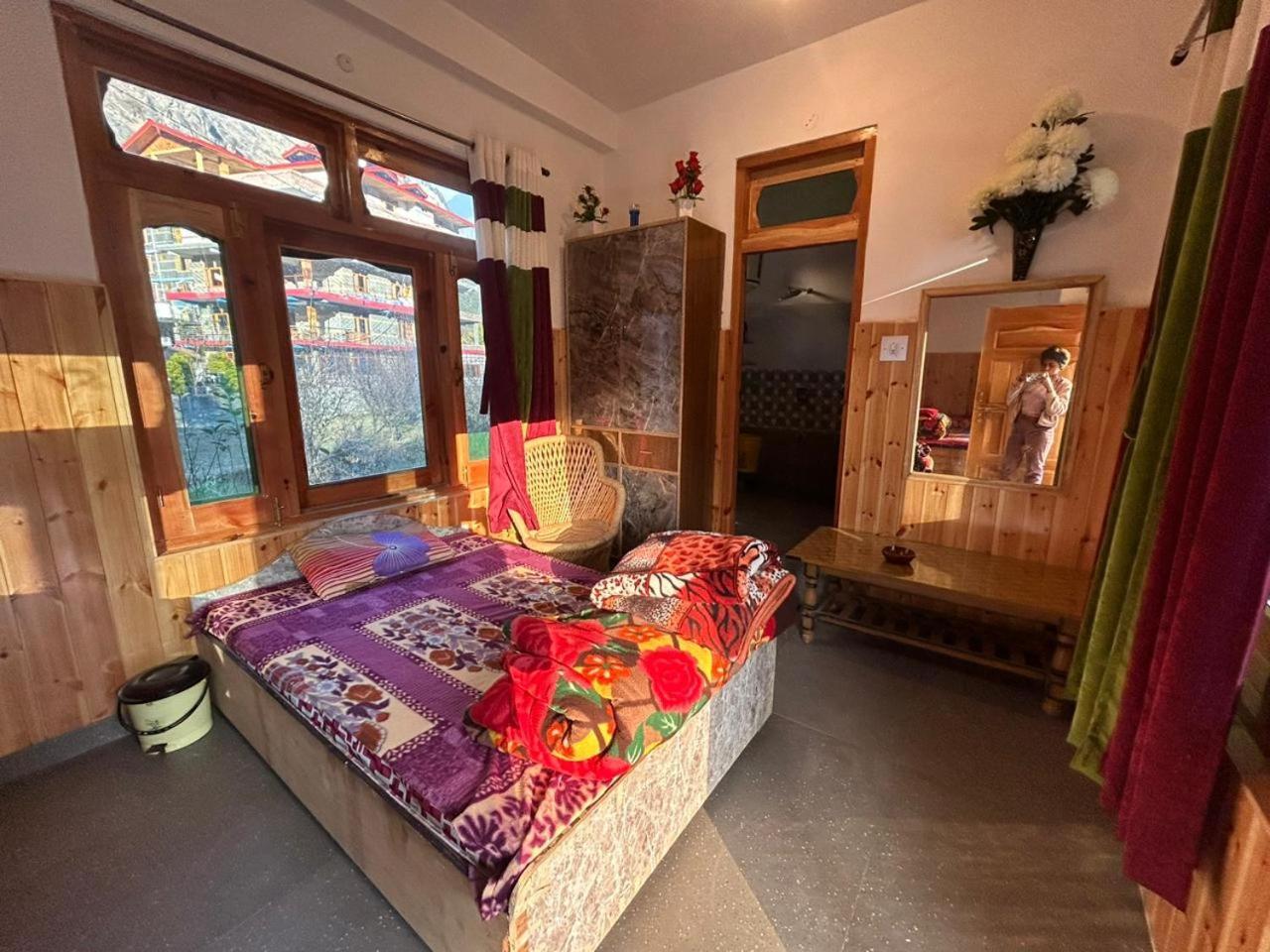 Snow View Guest House Kasol Szoba fotó