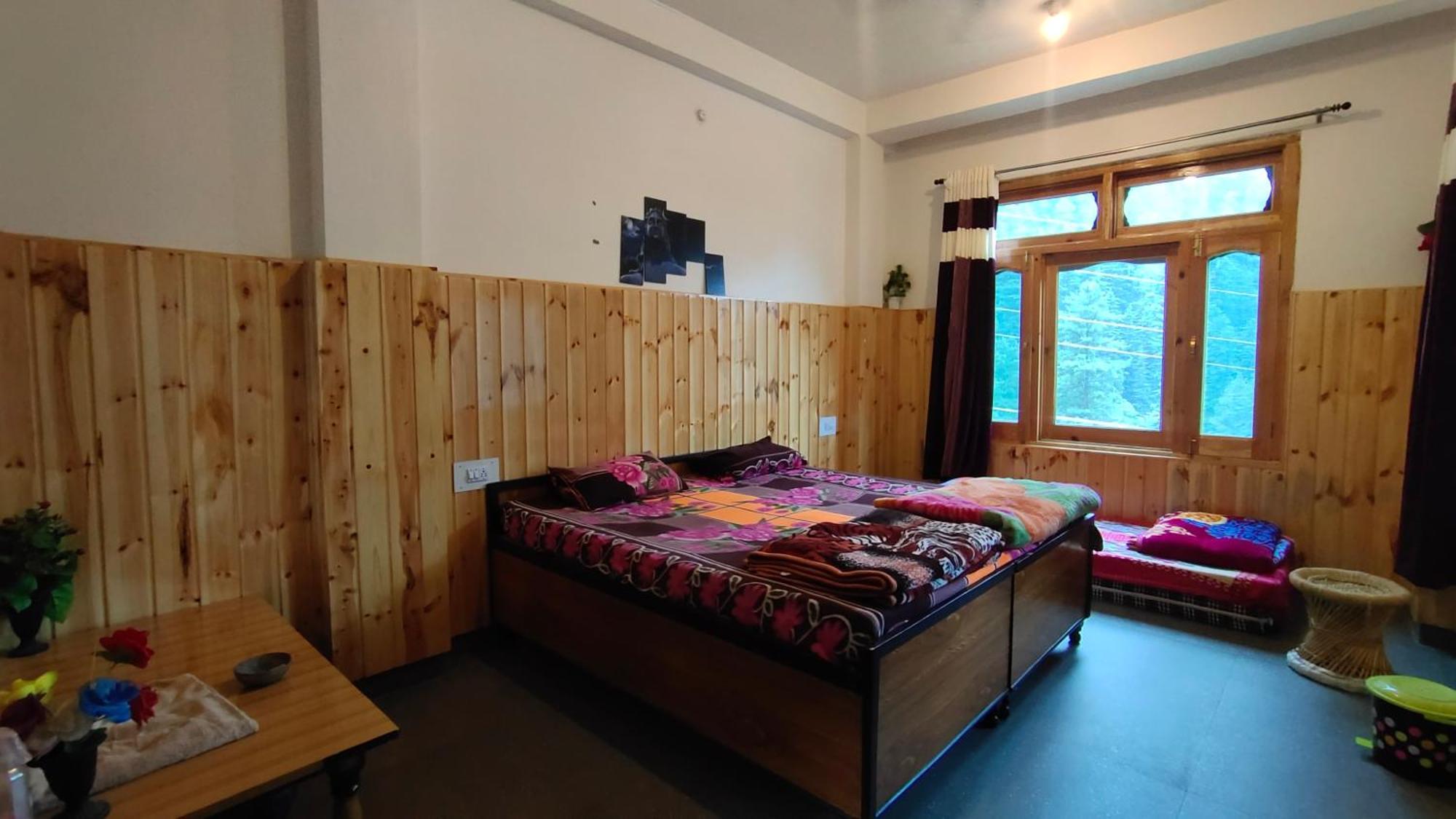 Snow View Guest House Kasol Szoba fotó
